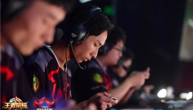 重庆狼队发布冠军纪录片《生而无畏》，记录七冠王之路。